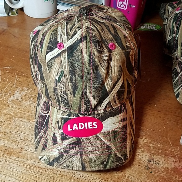 Mossy Oak Camouflage Pink Accents Baseball Cap NWT - Picture 1 of 6